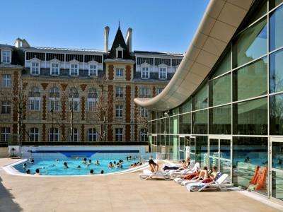 Farniente à Paris : Bienvenu à la piscine de Neuilly